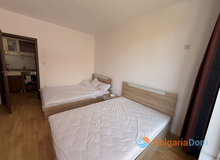 Ein-Zimmer-Apartment mit Poolblick an der Küste. Foto 6