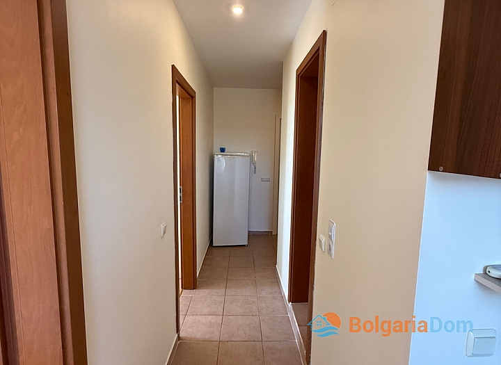 Dreizimmerwohnung in einem großen Komplex. Foto 18