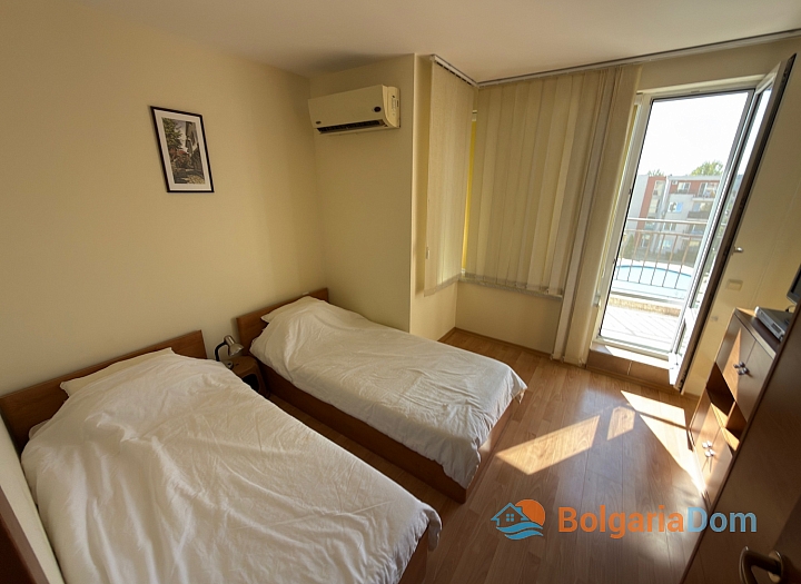 Dreizimmerwohnung in einem großen Komplex. Foto 16