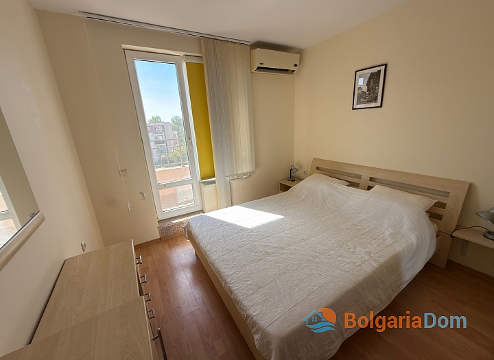 Dreizimmerwohnung in einem großen Komplex. Foto 3