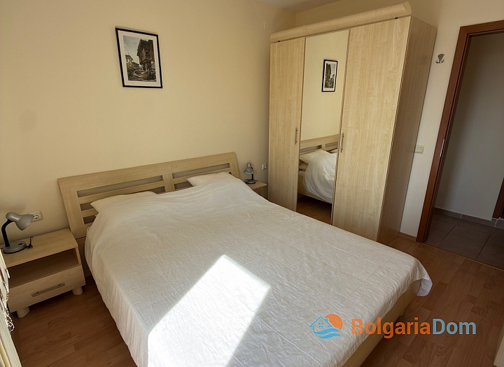 Dreizimmerwohnung in einem großen Komplex. Foto 14