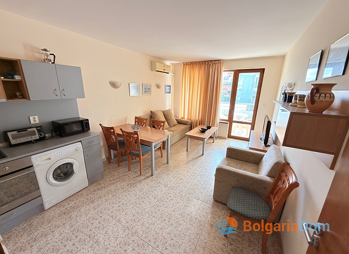 Geräumige Wohnung in einem Komplex mit ausgezeichneter Lage. Foto 1