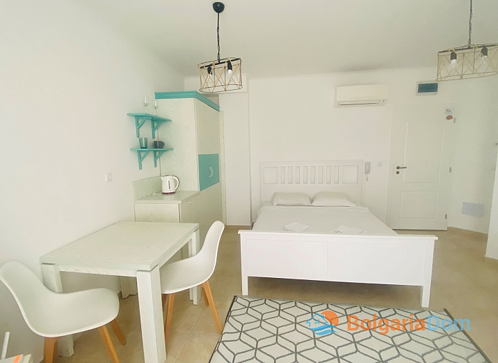 Studio mit Poolblick in Luxusanlage. Foto 3