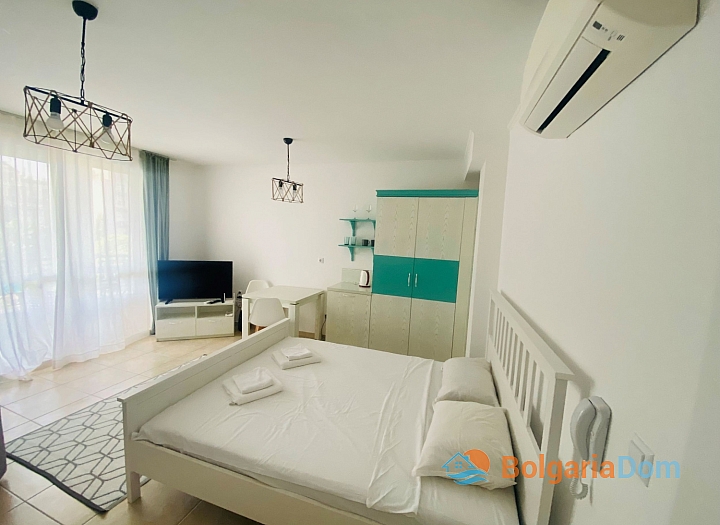 Studio mit Poolblick in Luxusanlage. Foto 2
