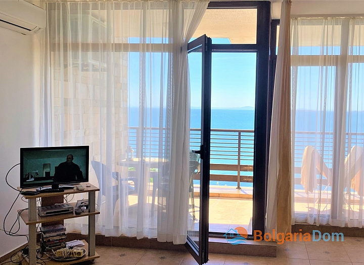 Apartment with panoramic sea views on the first line. Photo 13