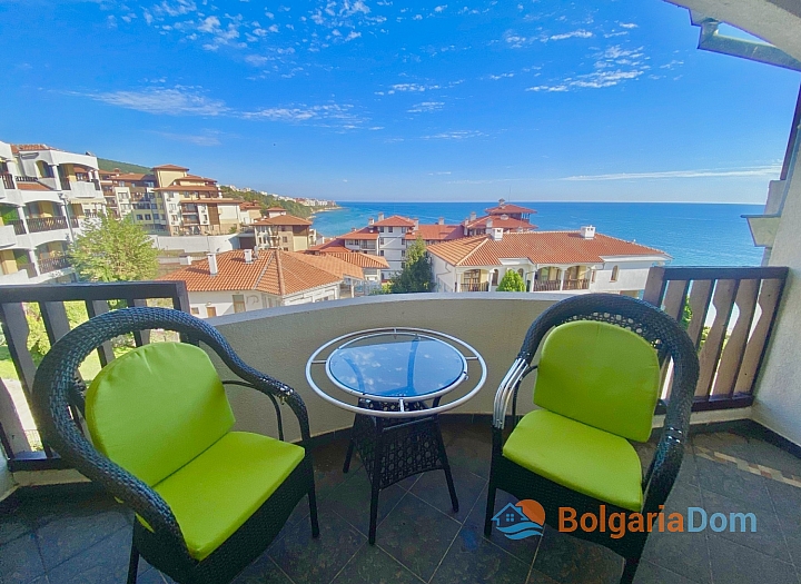 Spacious apartment with sea view meters from the beach. Photo 1