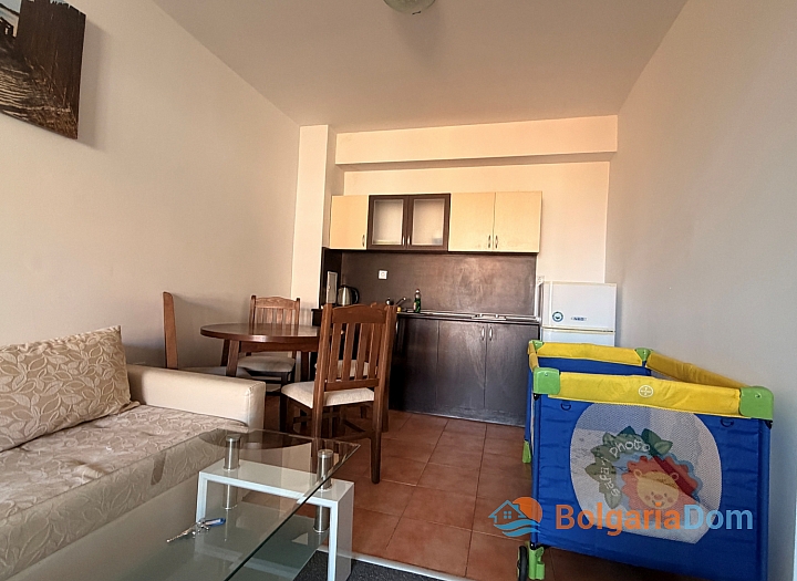 Large studio with pool view on the first line. Photo 12