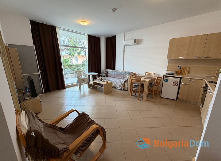 Spacious apartment in a large complex. Photo 2