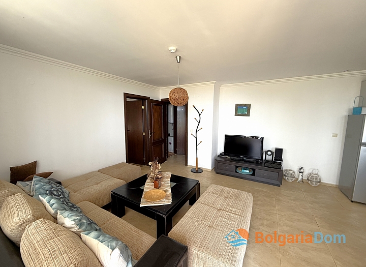 Apartament z widokiem na morze i trawnikiem w pierwszej linii. Zdjęcie 15