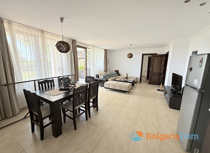 Apartament z widokiem na morze i trawnikiem w pierwszej linii. Zdjęcie 1