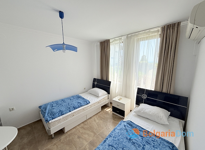 Apartament z widokiem na morze i trawnikiem w pierwszej linii. Zdjęcie 24