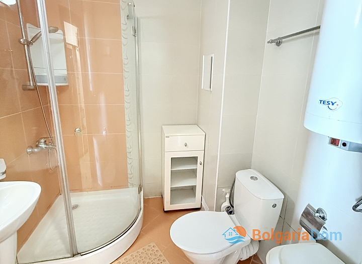 Apartament z widokiem na morze i trawnikiem w pierwszej linii. Zdjęcie 28