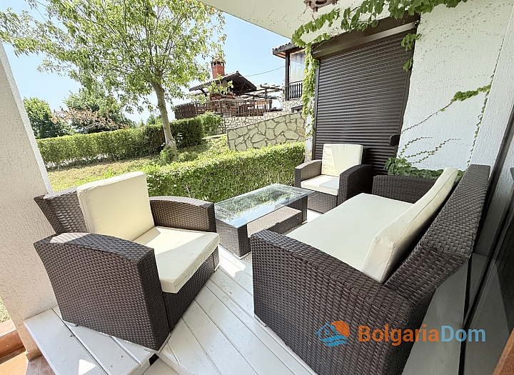 Apartament z widokiem na morze i trawnikiem w pierwszej linii. Zdjęcie 2