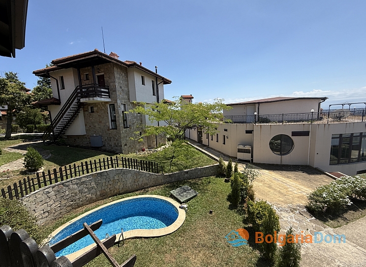 Spacious apartment in a large cottage complex. Photo 5