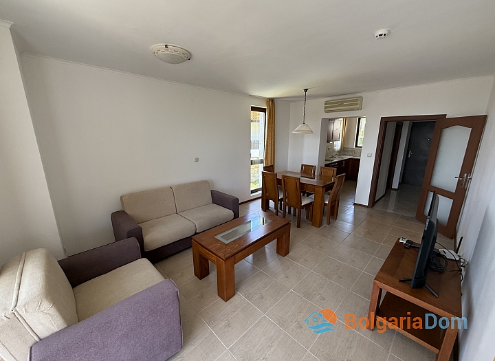 Spacious apartment in a large cottage complex. Photo 2