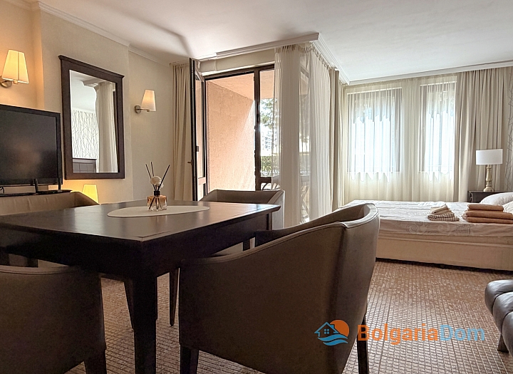 Duże studio z trawnikiem w luksusowym aparthotelu. Zdjęcie 12 Duże studio z trawnikiem w luksusowym aparthotelu. Zdjęcie 12