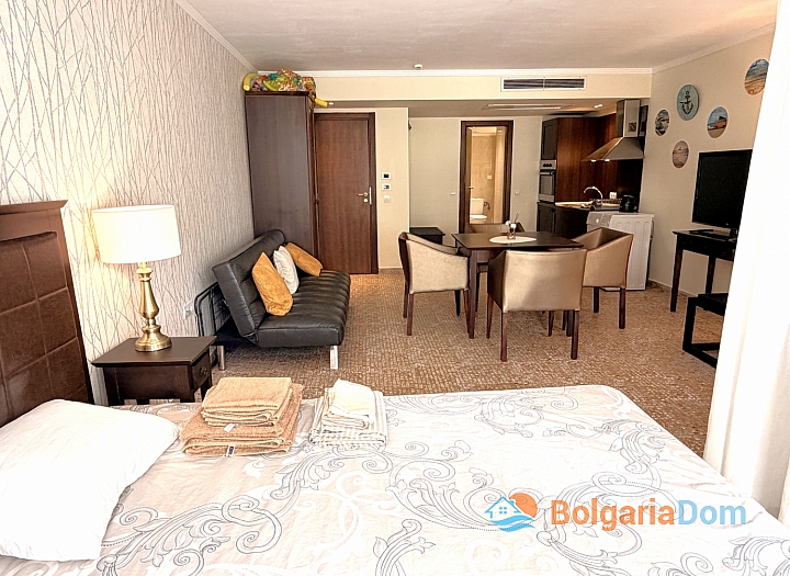 Duże studio z trawnikiem w luksusowym aparthotelu. Zdjęcie 11 Duże studio z trawnikiem w luksusowym aparthotelu. Zdjęcie 11