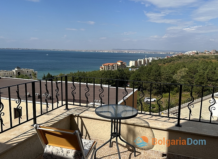 Apartmán s výhledem na moře ve velkém komplexu. Foto 30