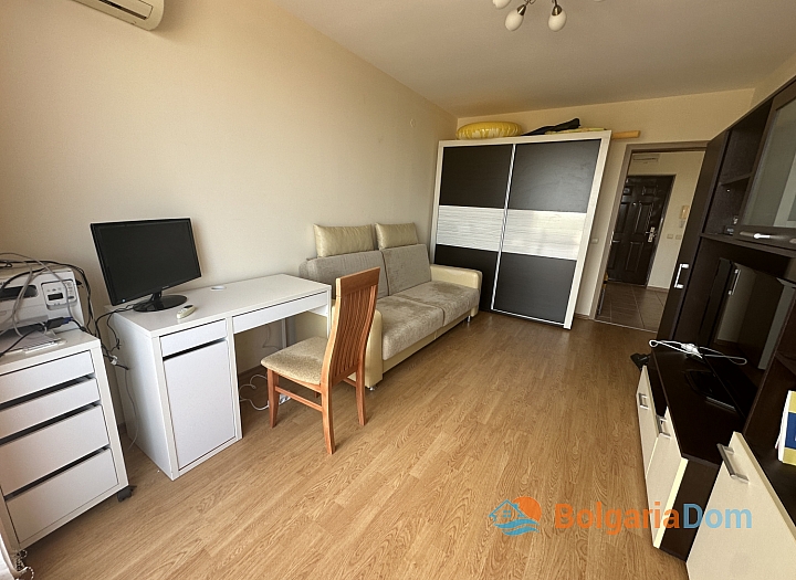 Apartmán s výhledem na moře ve velkém komplexu. Foto 31