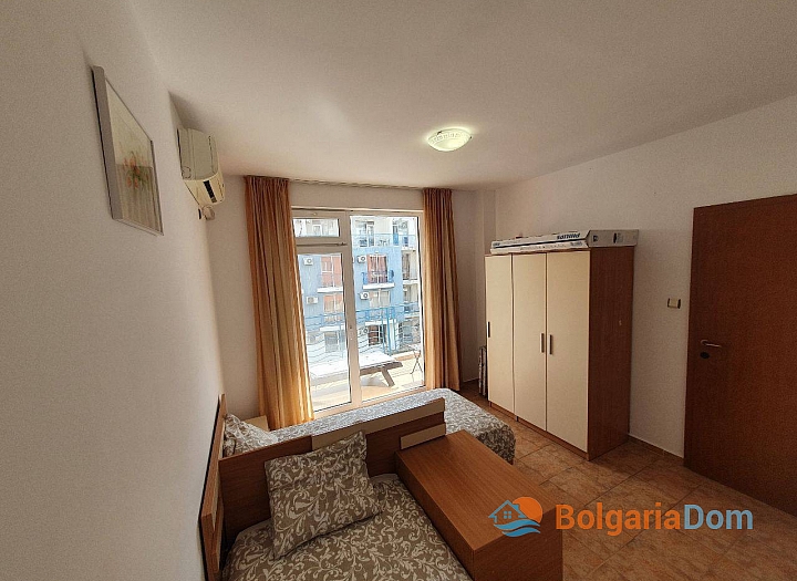 Two-bedroom apartment in a residential complex. Photo 11