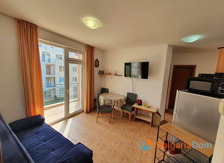 Two-bedroom apartment in a residential complex. Photo 2