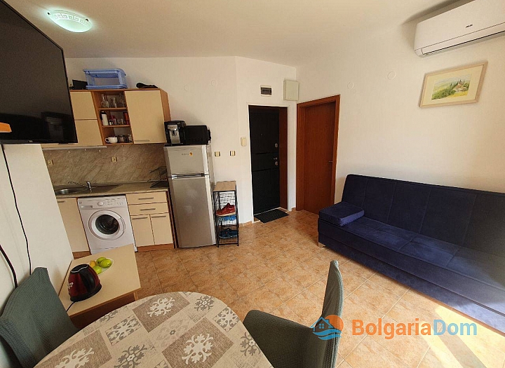 Two-bedroom apartment in a residential complex. Photo 9