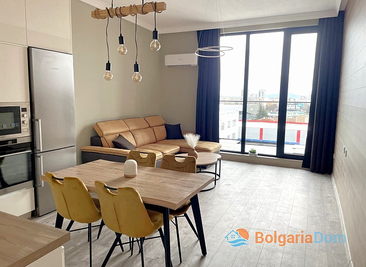 Новая дизайнерская квартира с видом на море в Бургасе. Фото 2
