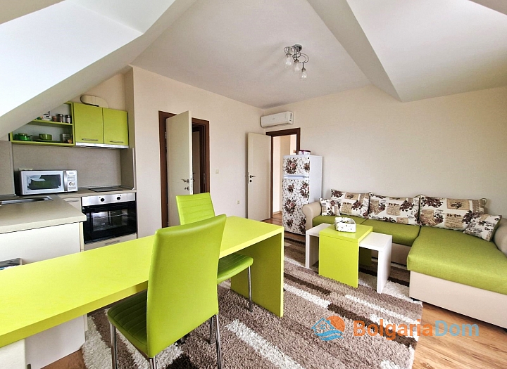 Apartment with sea view and low maintenance fee in Nessebar. Photo 3