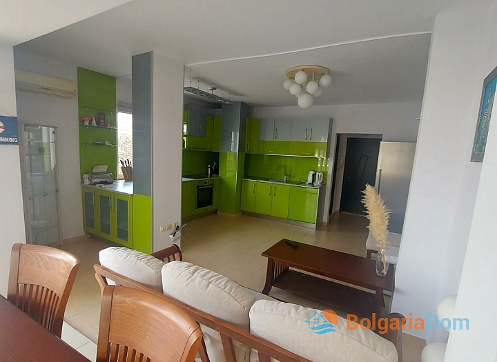 Třípokojový byt s garáží v Pomorie. Foto 1