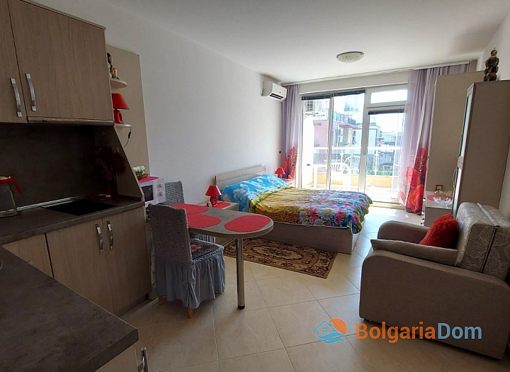 Spacious studio in Pomorie 150 meters from the sea. Photo 9