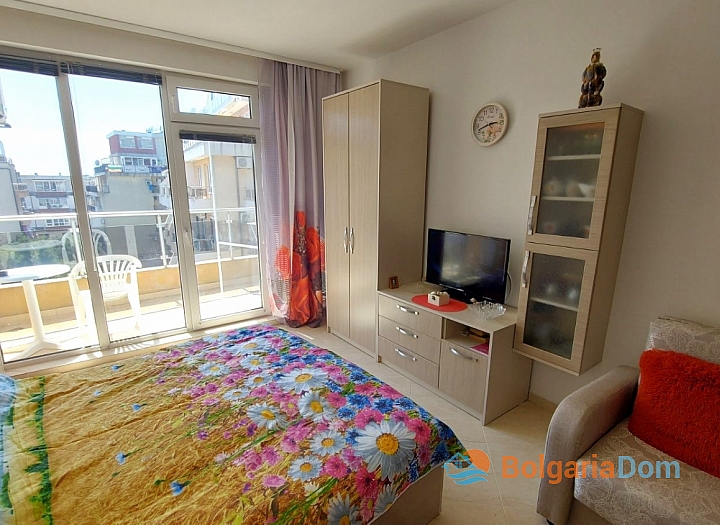 Spacious studio in Pomorie 150 meters from the sea. Photo 2