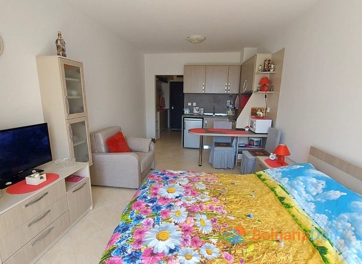 Spacious studio in Pomorie 150 meters from the sea. Photo 11
