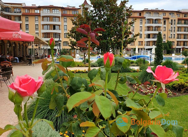 Zwei-Zimmer-Wohnung mit herrlichem Blick auf die Pools in einem Luxuskomplex. Foto 28