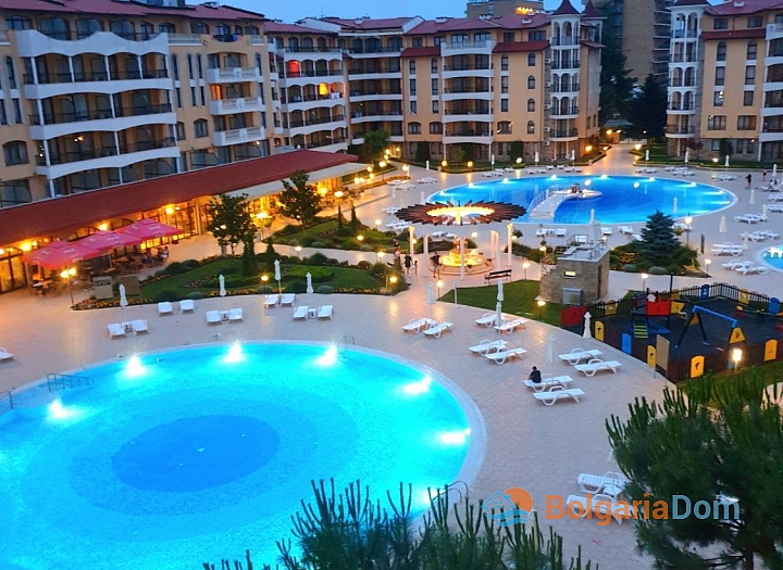 Zwei-Zimmer-Wohnung mit herrlichem Blick auf die Pools in einem Luxuskomplex. Foto 27