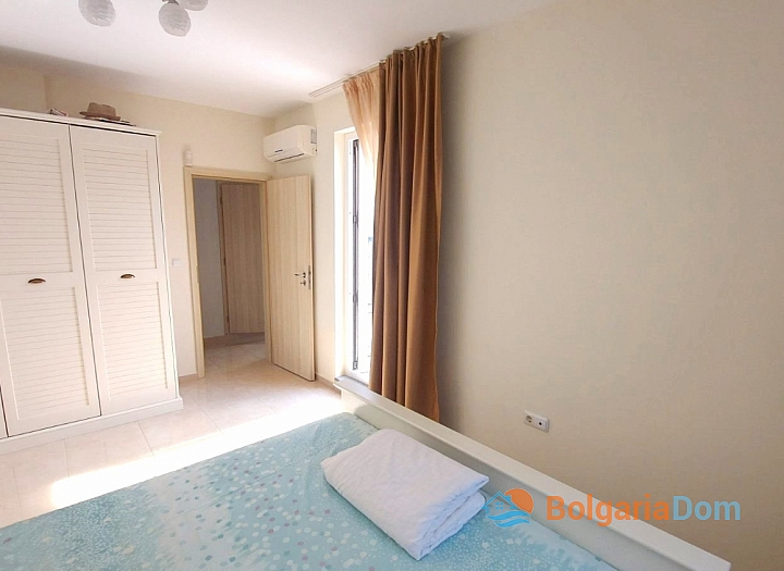 Schöne Wohnung an der ersten Küste in Pomorie. Foto 4