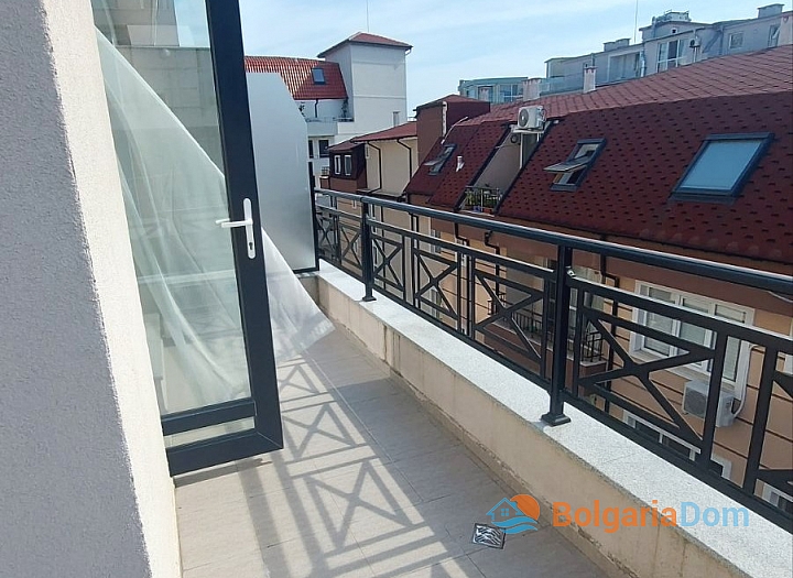 Schöne Wohnung an der ersten Küste in Pomorie. Foto 12