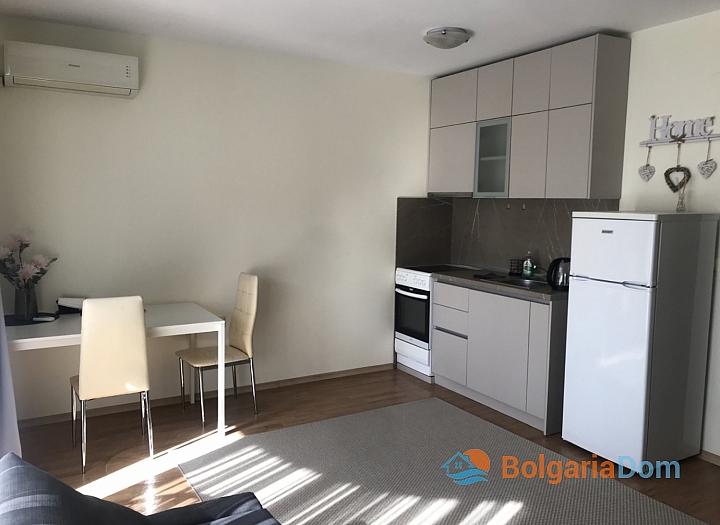 Ausgezeichnetes Studio-Apartment in einer Anlage mit niedrigen Nebenkosten. Foto 1