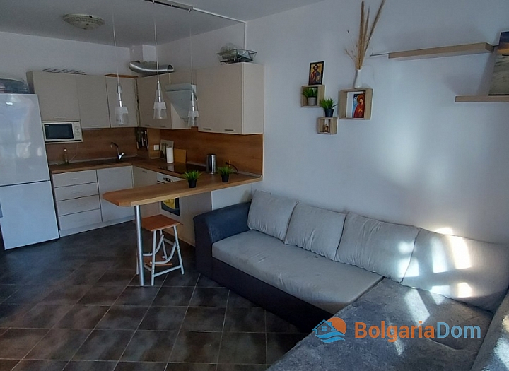 Małe, trzypokojowe mieszkanie w Pomorie. Zdjęcie 3