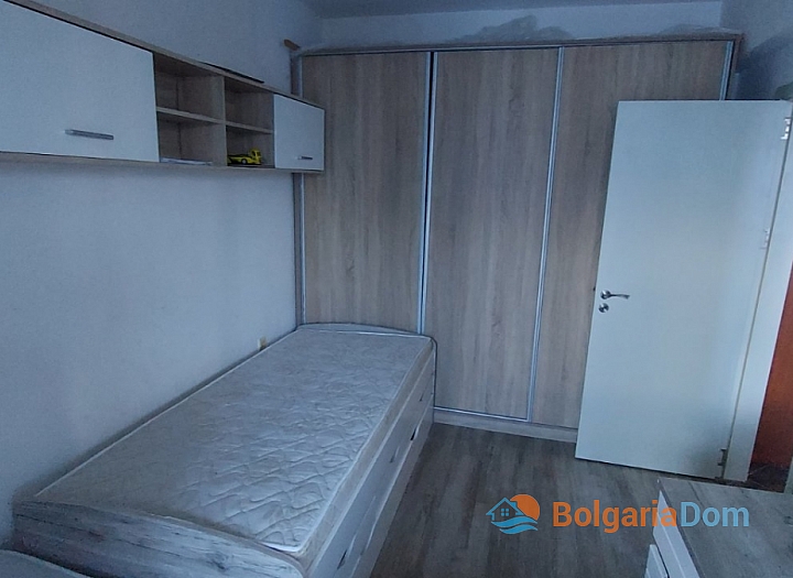 Małe, trzypokojowe mieszkanie w Pomorie. Zdjęcie 8