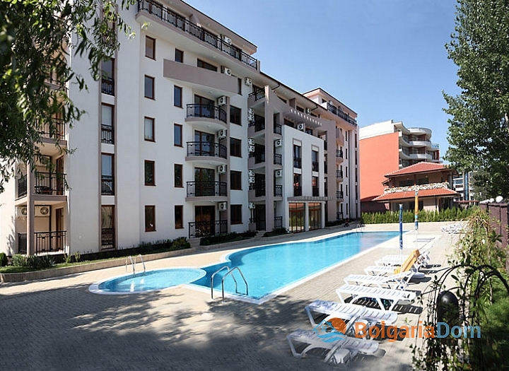 Excellent studio with a pool view in a good complex. Photo 1