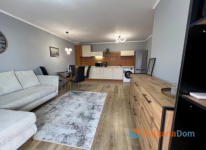 Spacious apartment near the beach. Photo 1