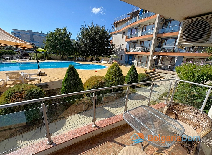 Apartament z widokiem na basen w małym kompleksie mieszkalnym. Zdjęcie 1