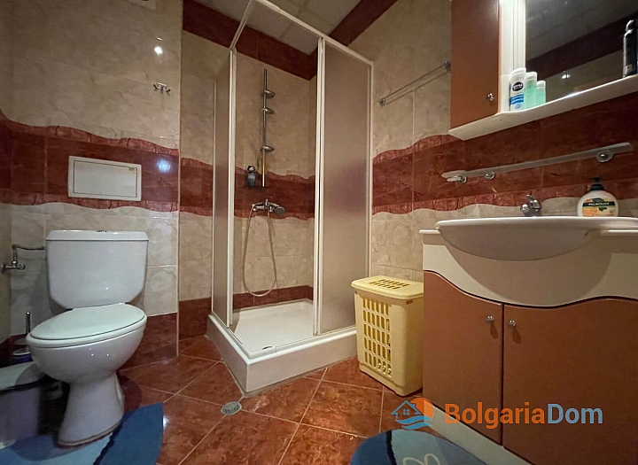 Prostorný třípokojový byt s úžasným výhledem na první pobřeží. Foto 17