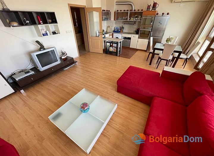 Prostorný třípokojový byt s úžasným výhledem na první pobřeží. Foto 14