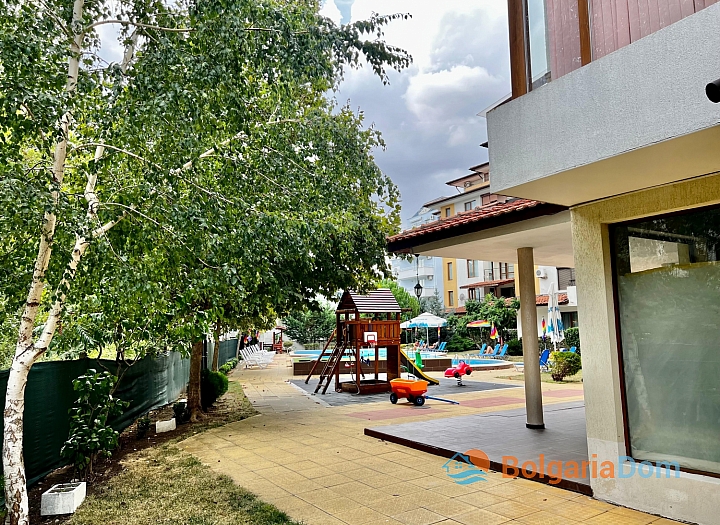 Nice three-room apartment with a view of the pool on the coast. Photo 17