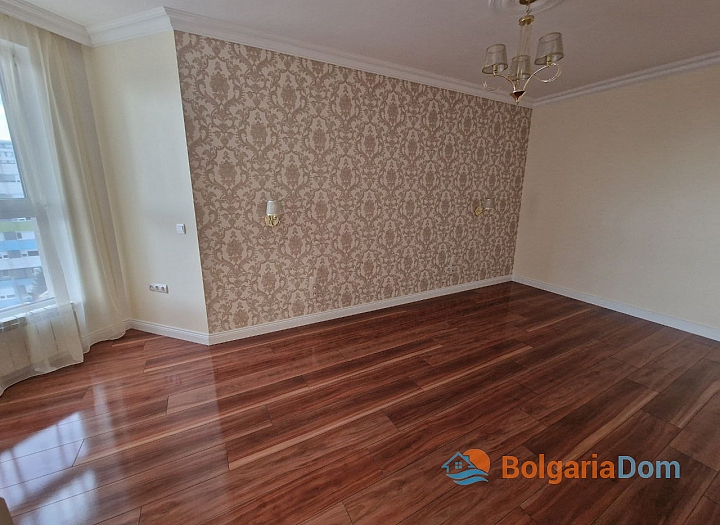 Шикарная трехкомнатная квартира с камином в Бургасе. Фото 26