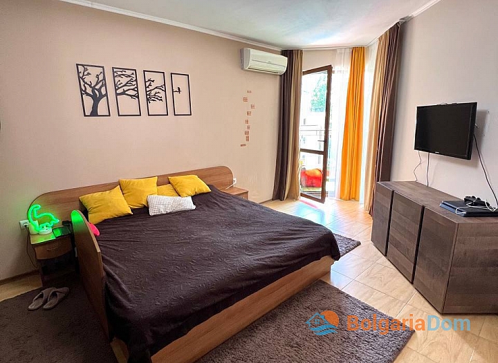 Prostorný třípokojový byt s novým nábytkem na Slunečném pobřeží. Foto 6