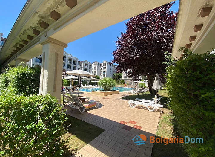 Útulný apartmán s vlastním dvorem v luxusním komplexu na první linii. Foto 16