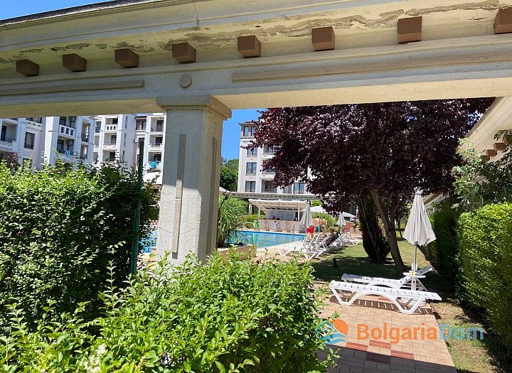 Útulný apartmán s vlastním dvorem v luxusním komplexu na první linii. Foto 17