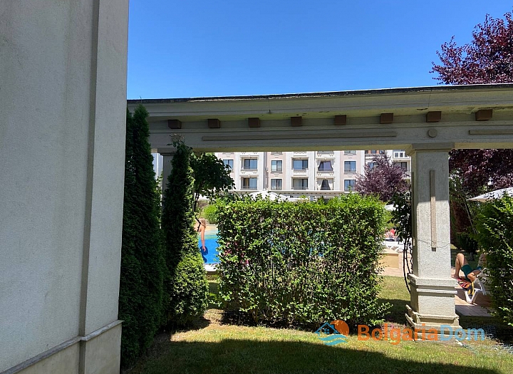 Útulný apartmán s vlastním dvorem v luxusním komplexu na první linii. Foto 9